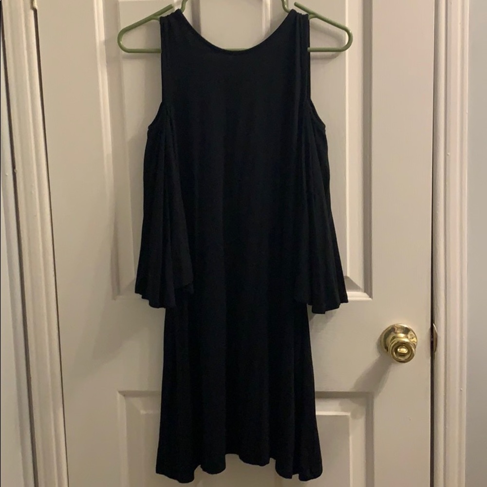 Black piko cold shoulder dress medium